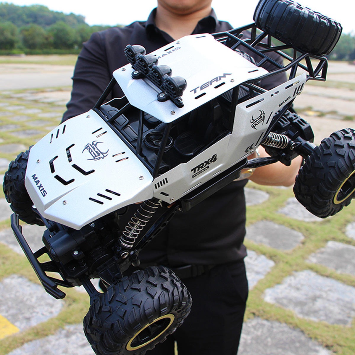 1:12 Véhicule en alliage à quatre roues motrices à grande échelle 4WD, voiture tout-terrain télécommandée pour cascades, escalade et dérive